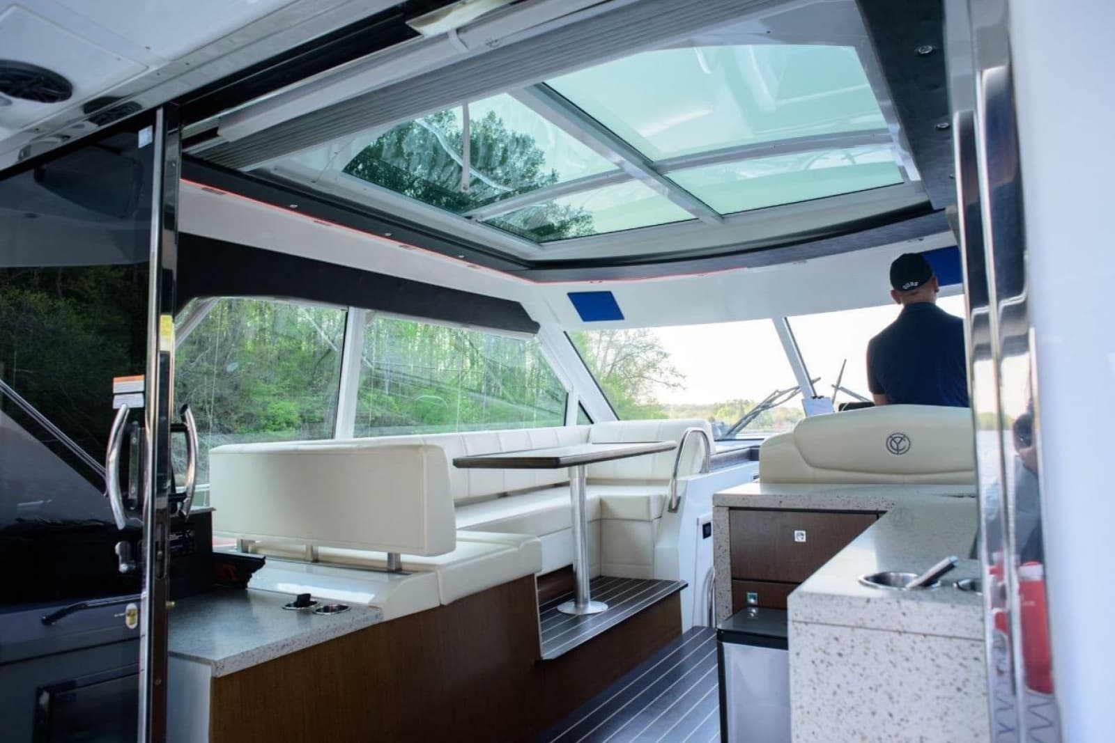 2012 Cruisers Yachts 48 Cantius
