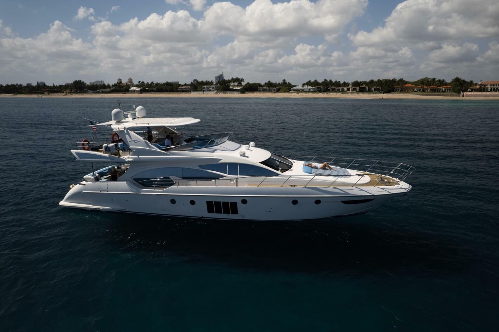 2011 Azimut 70
