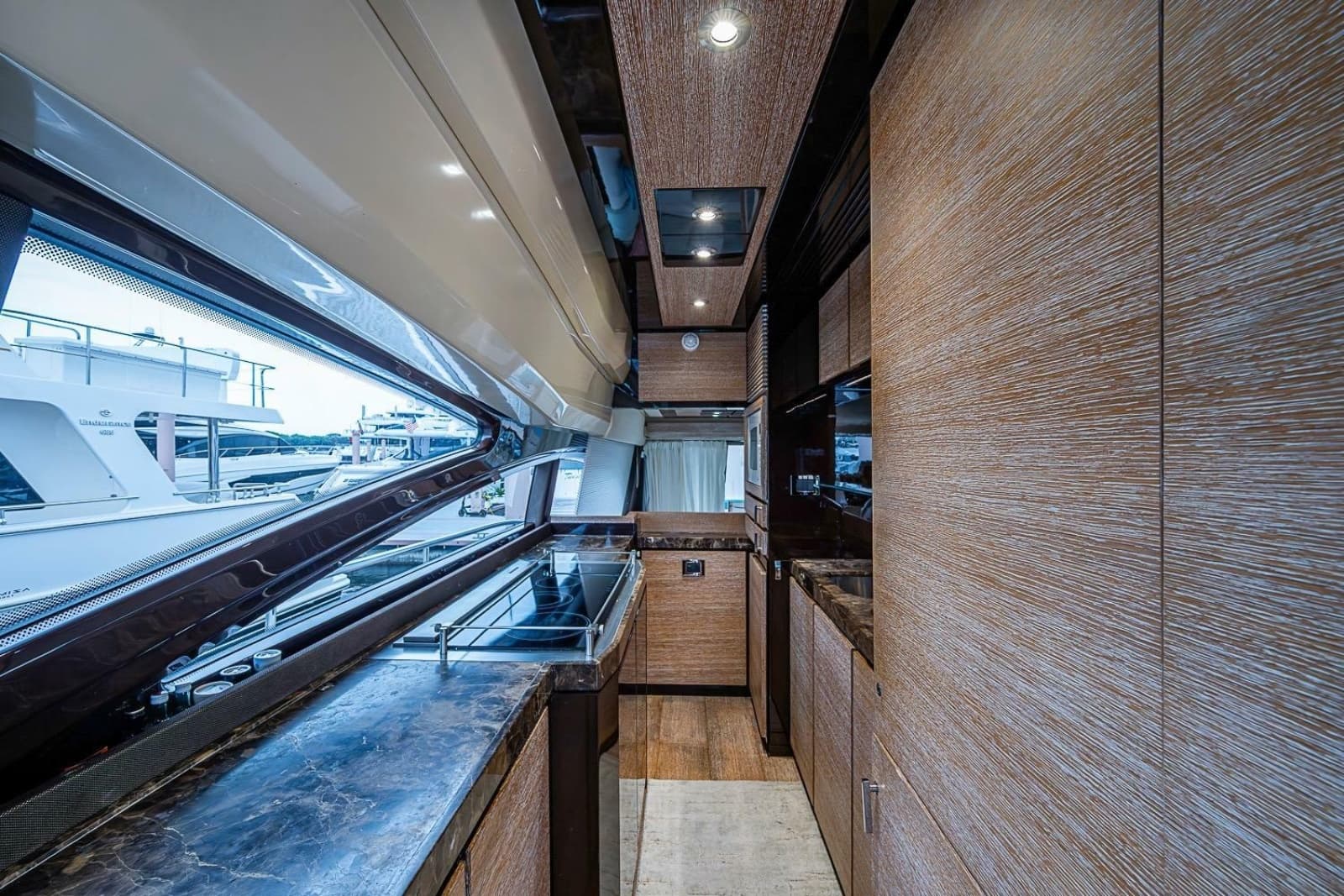 2011 Azimut 70