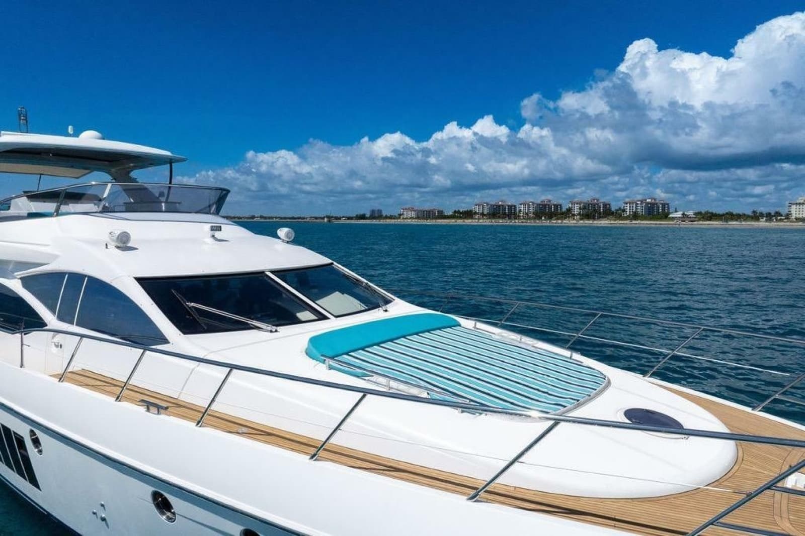 2011 Azimut 70