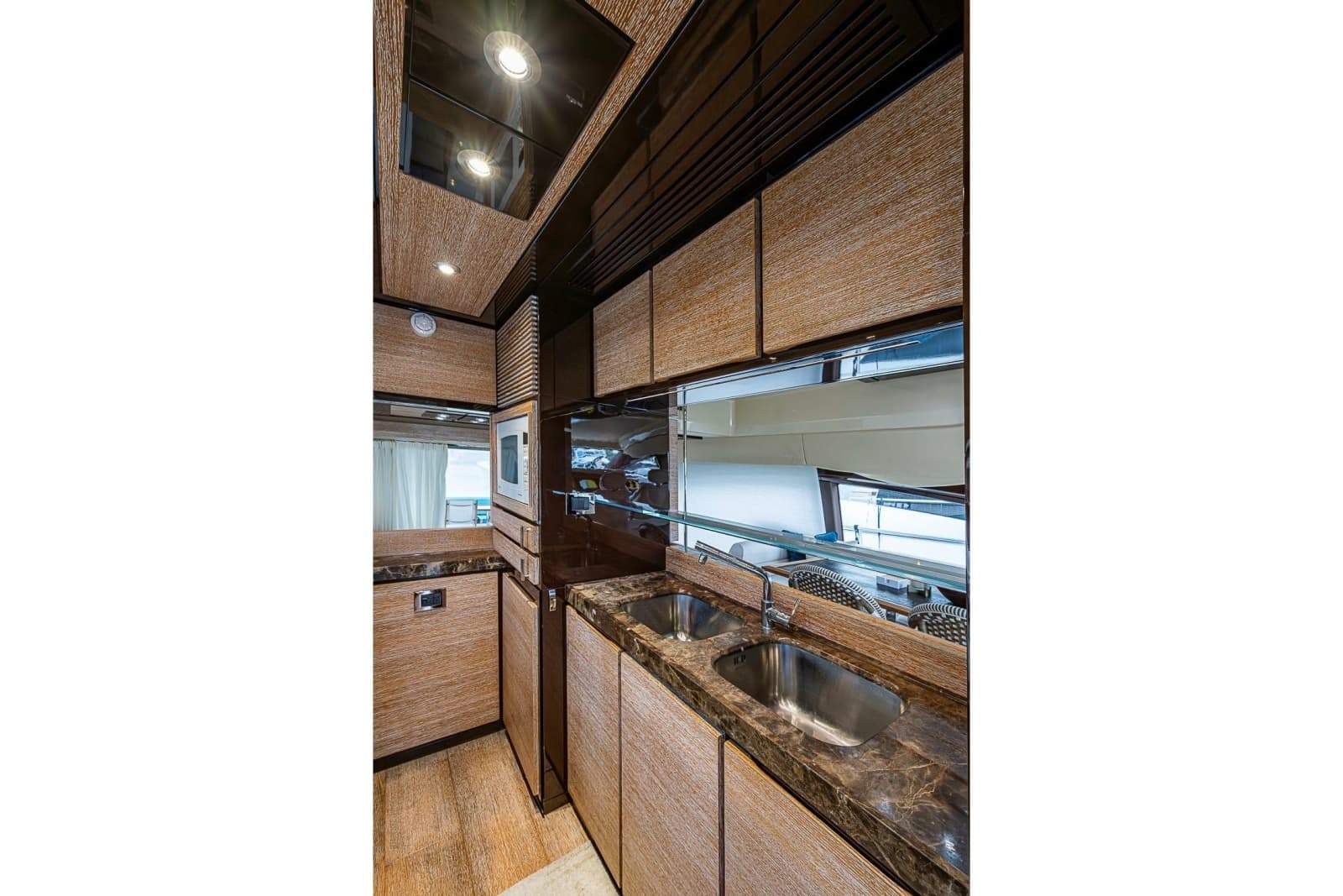2011 Azimut 70