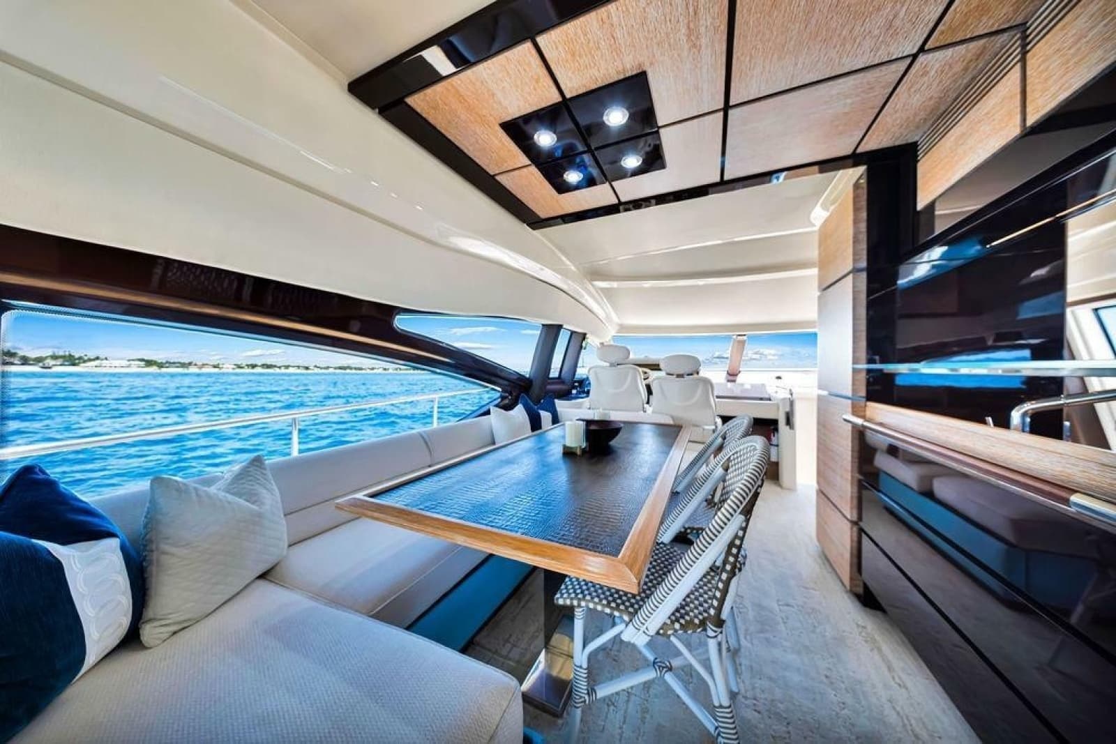 2011 Azimut 70