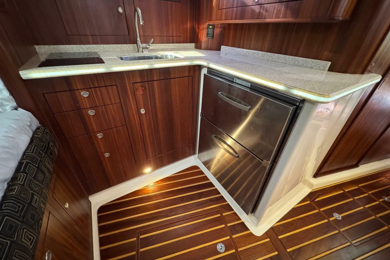 2011 Pursuit OS 375 Offshore