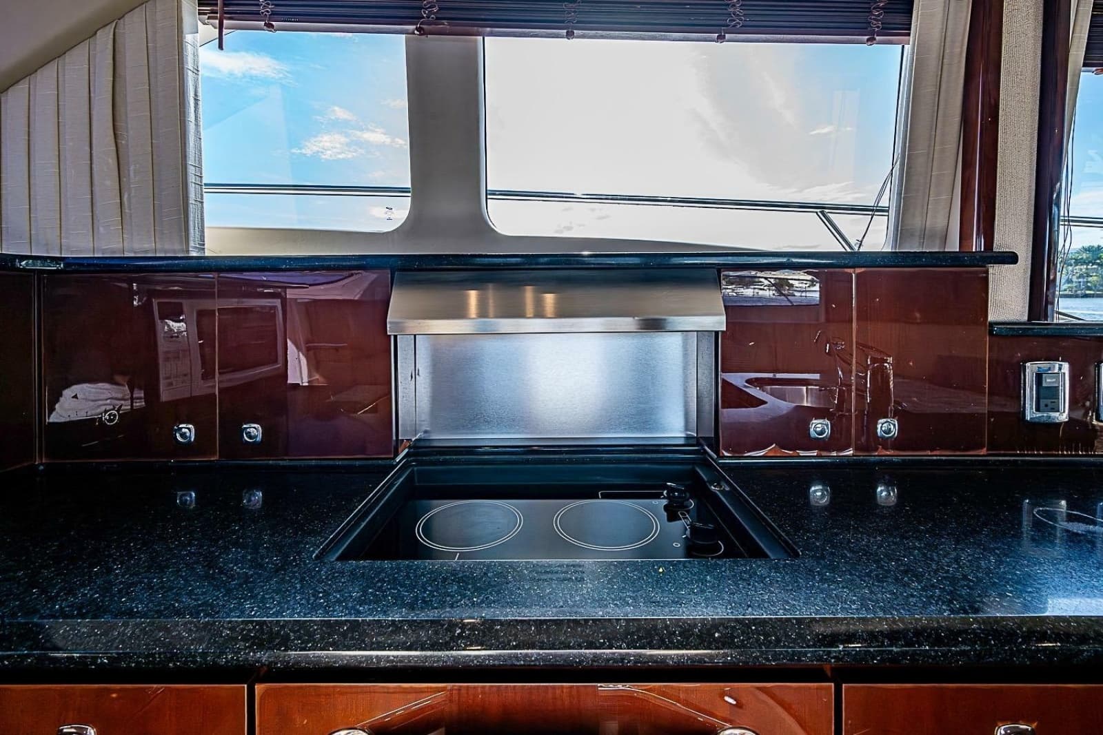 2010 Sea Ray 52 Sedan Bridge