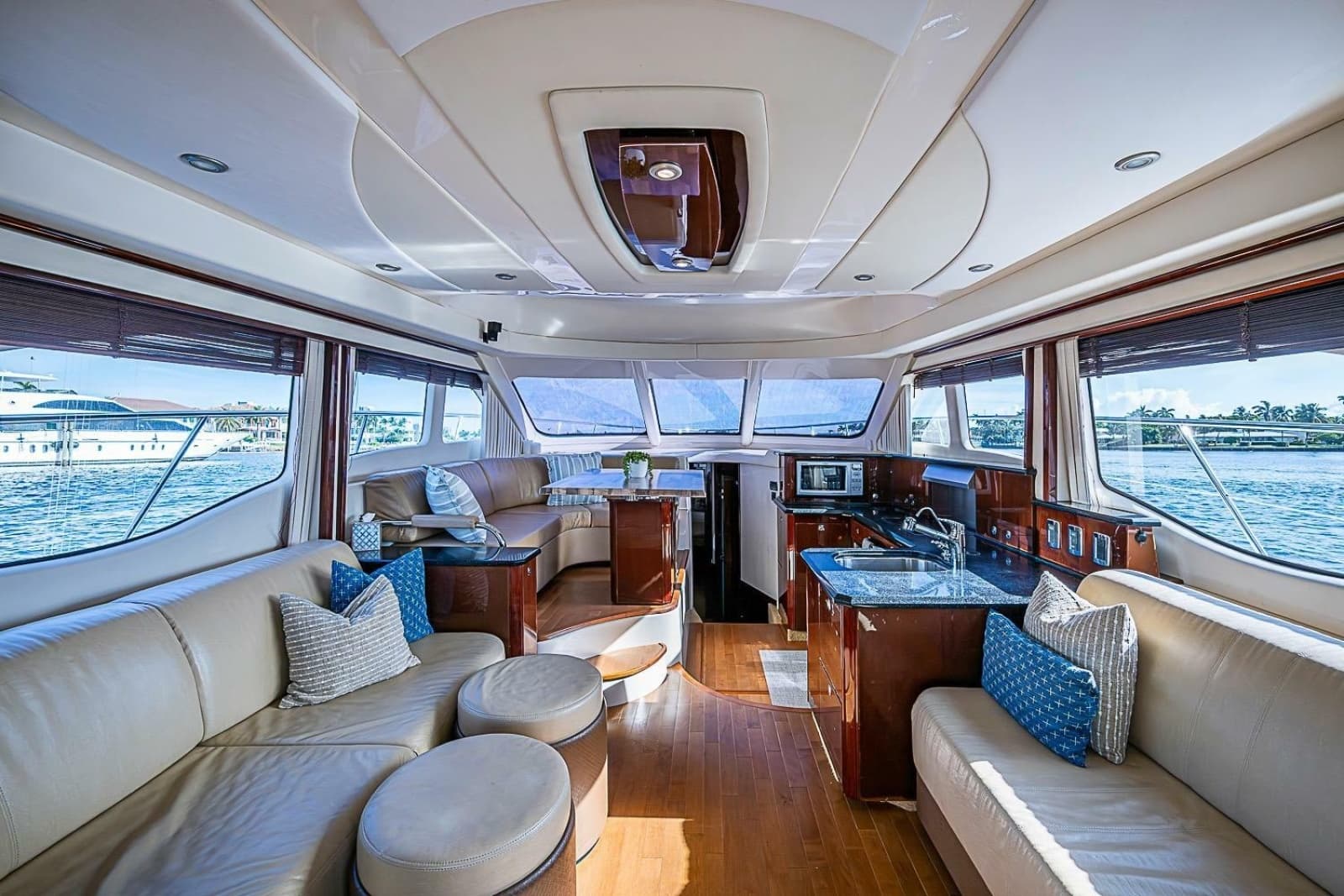 2010 Sea Ray 52 Sedan Bridge