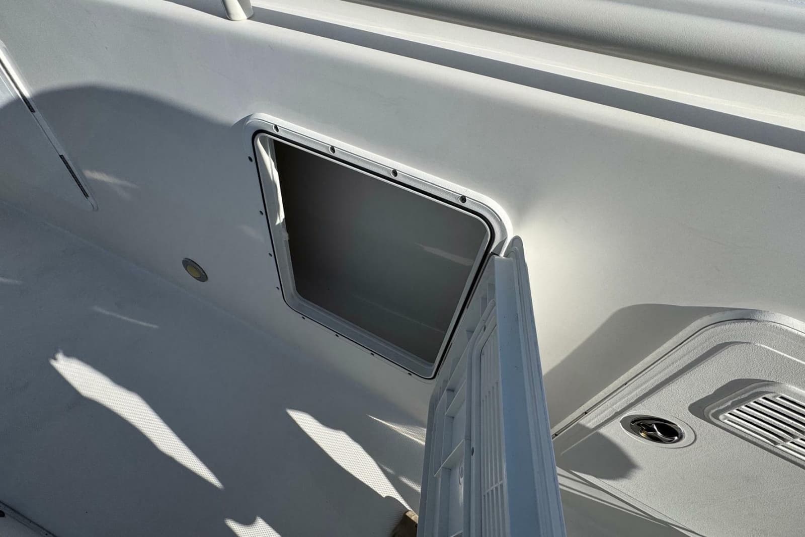 2008 Everglades 350 Center Console