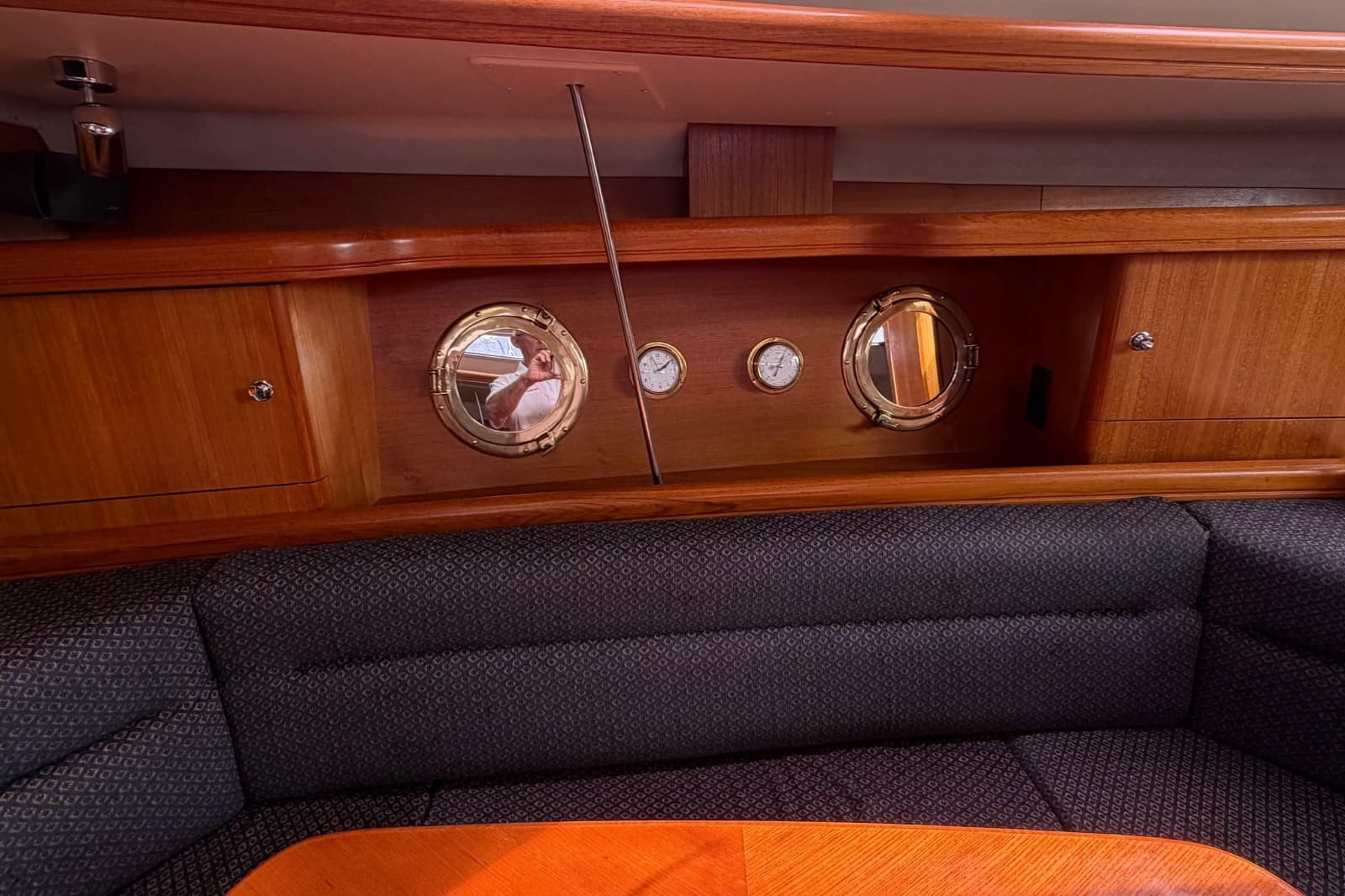 2005 Hunter 38