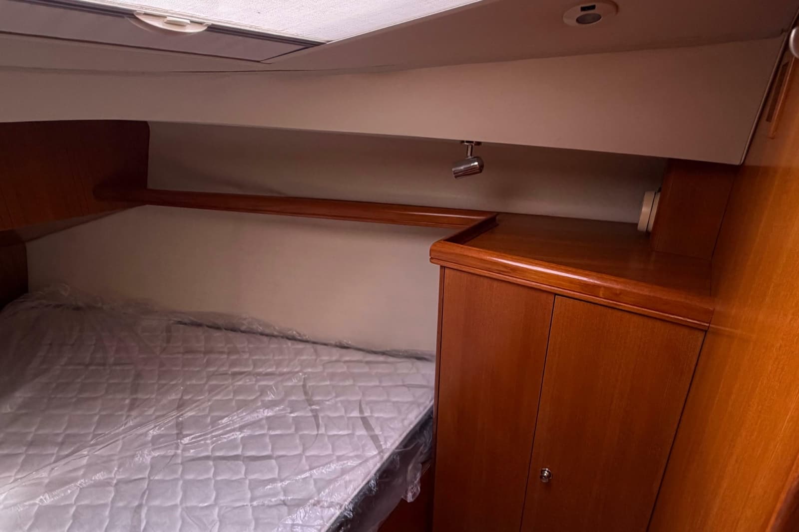 2005 Hunter 38