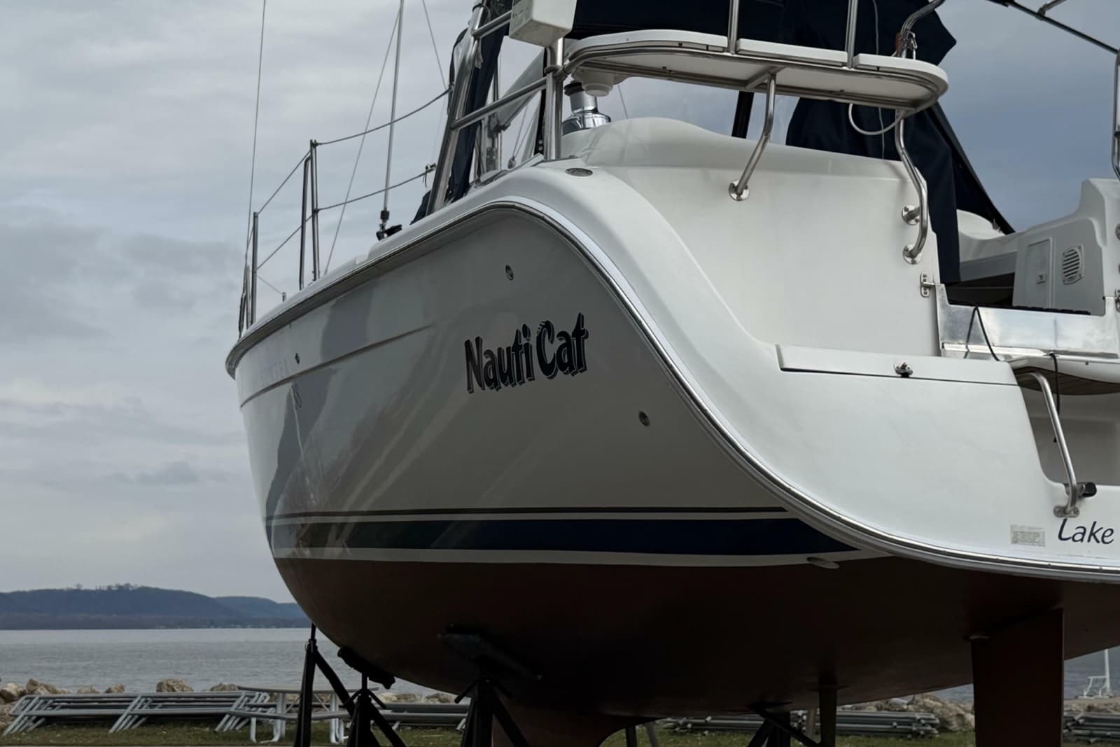 2005 Hunter 38