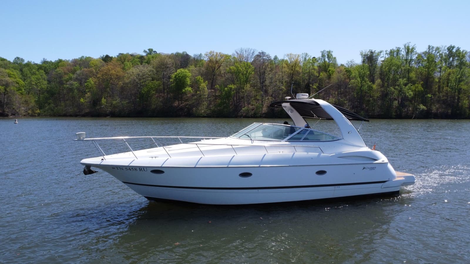 2004 Cruisers Yachts 370 Express