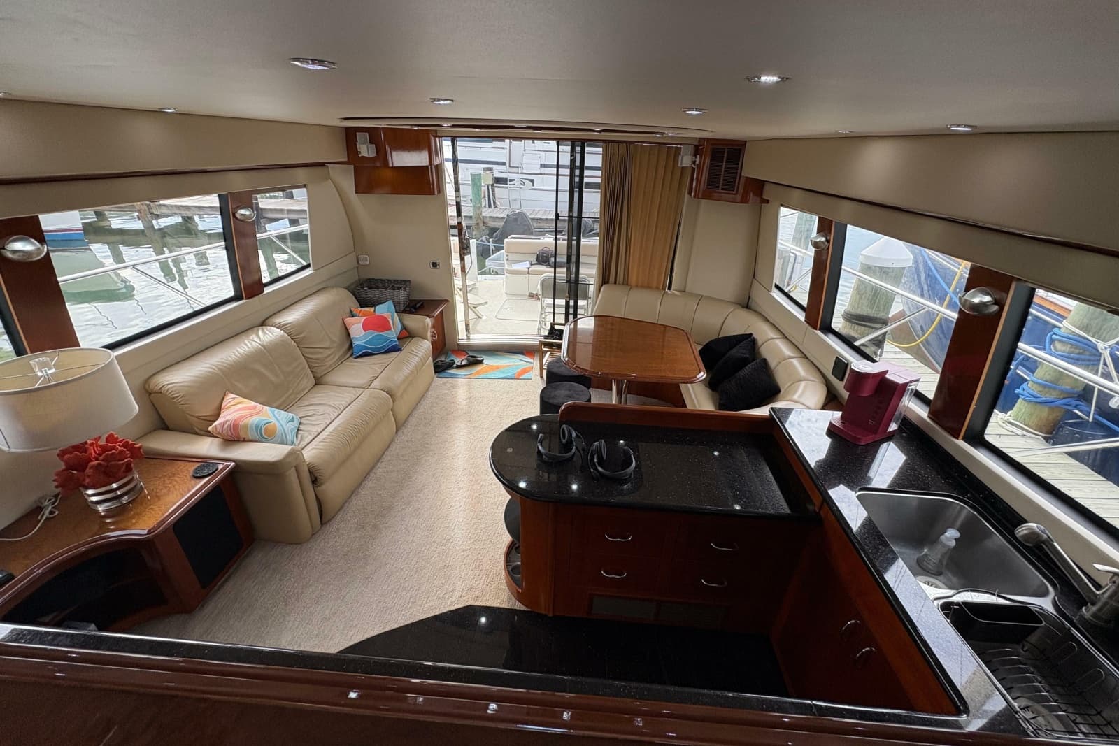 2004 Carver 560 Voyager