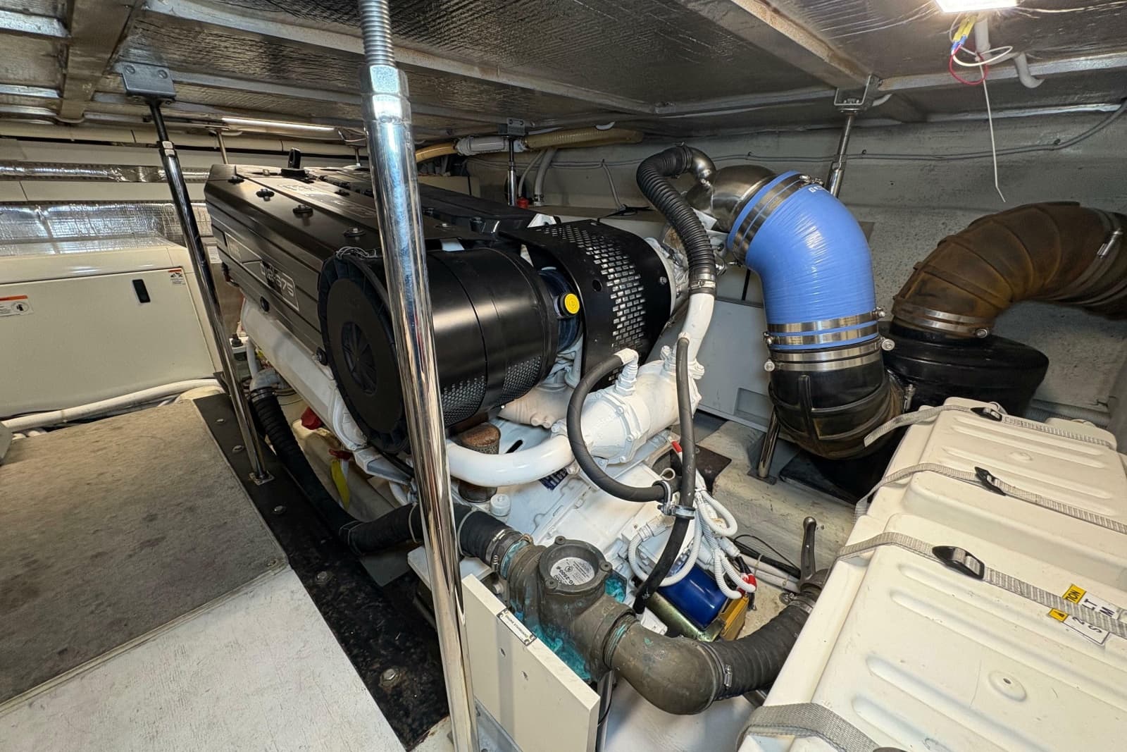 2004 Carver 560 Voyager