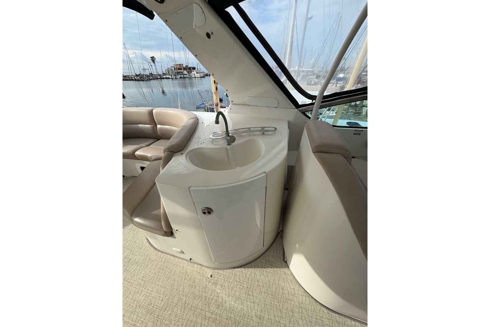 2004 Carver 560 Voyager