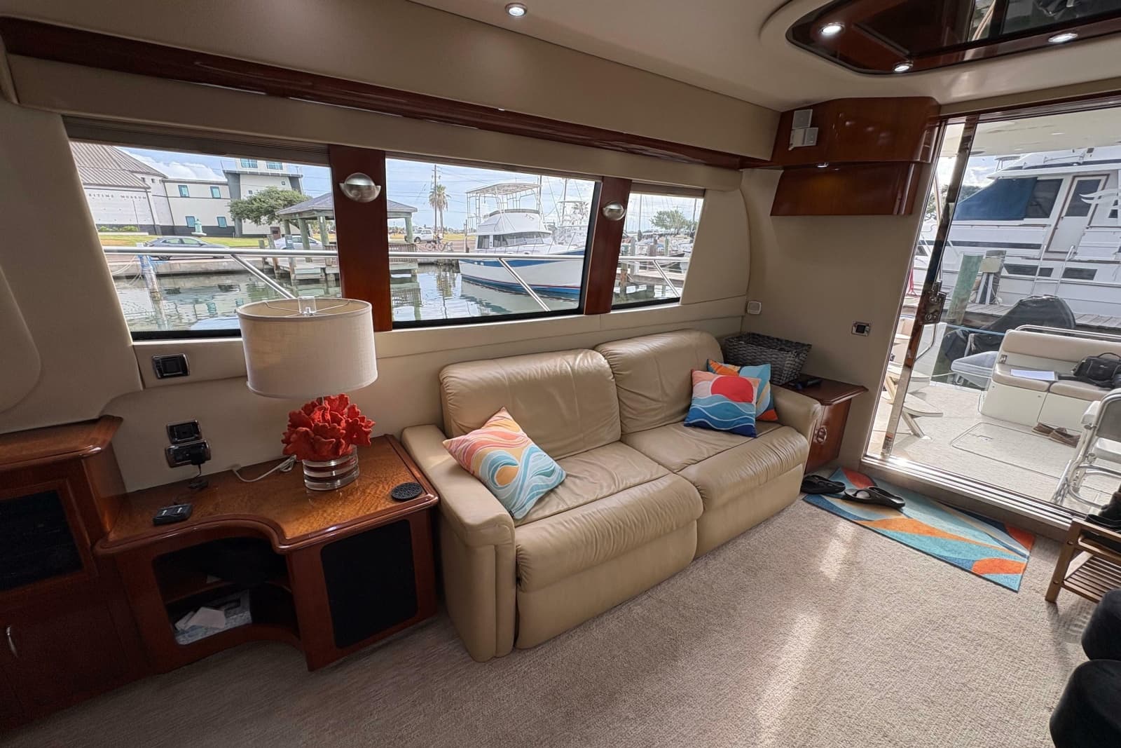 2004 Carver 560 Voyager