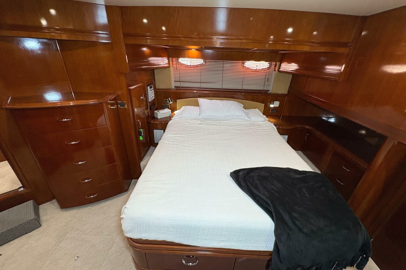 2004 Carver 560 Voyager