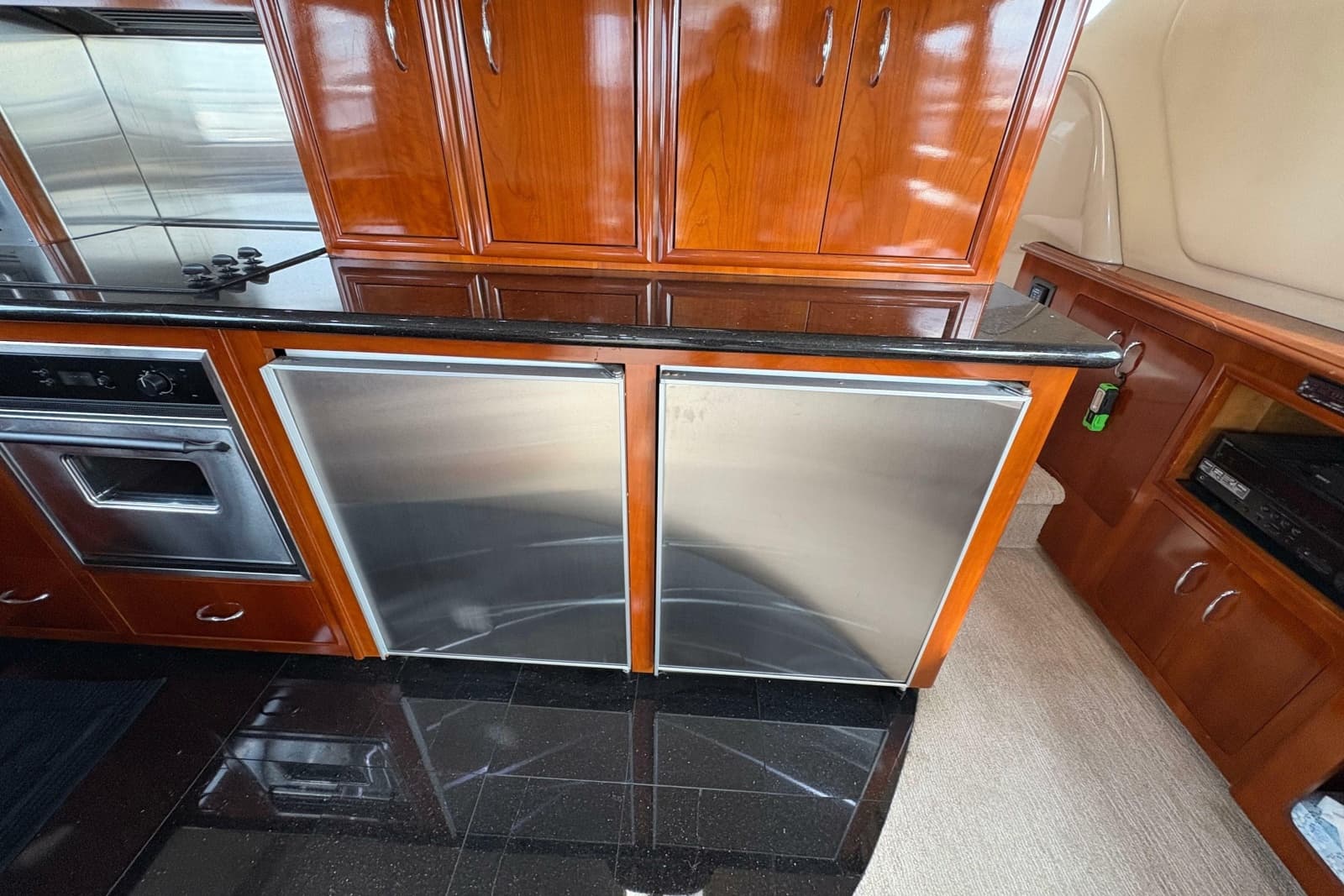 2004 Carver 560 Voyager