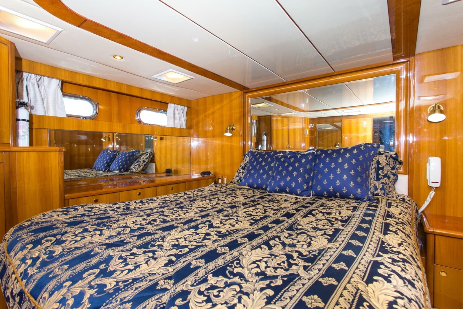 2003 Jefferson Pilothouse 57