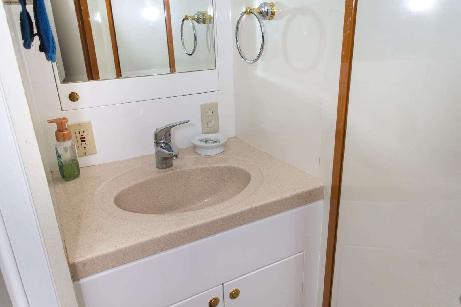 2003 Jefferson Pilothouse 57