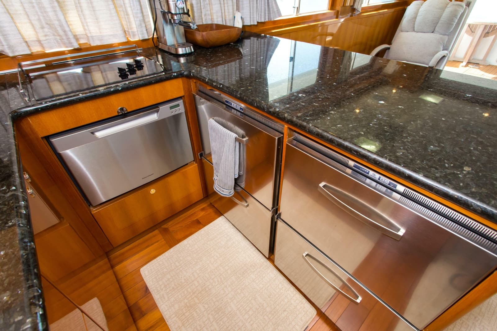 2003 Jefferson Pilothouse 57