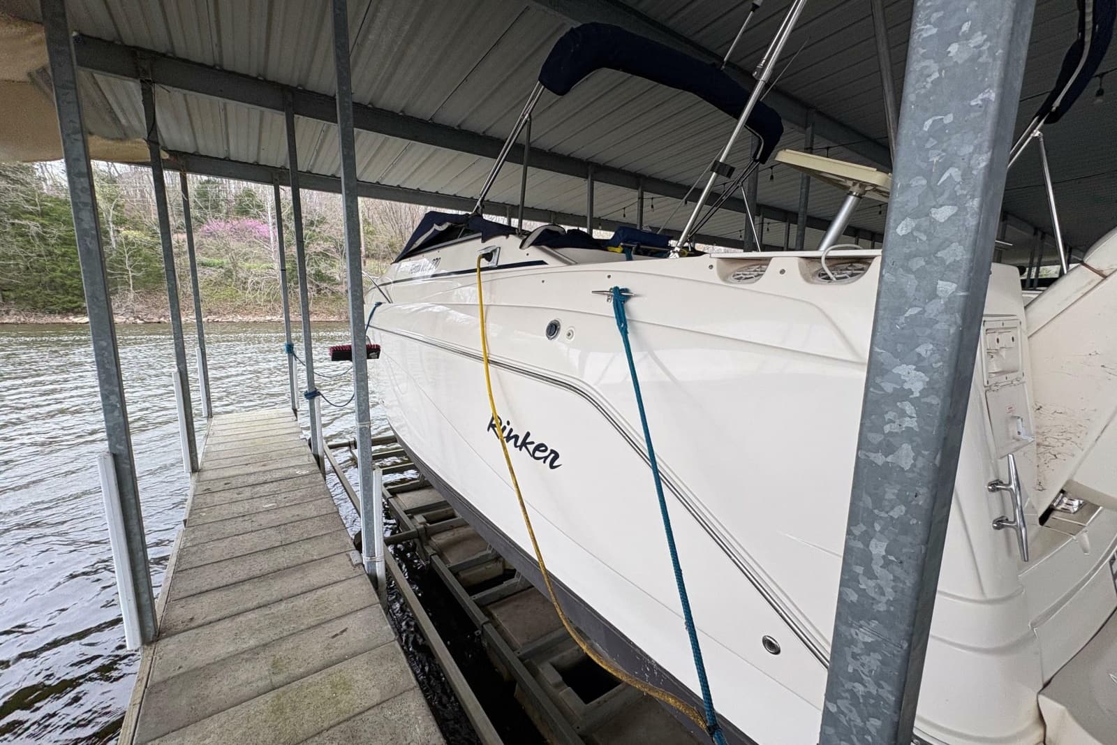 2003 Rinker Fiesta Vee 270
