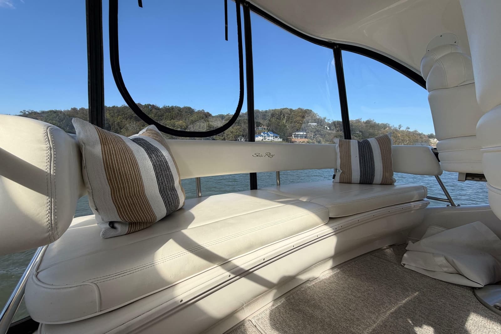 2003 Sea Ray 560 Sedan Bridge