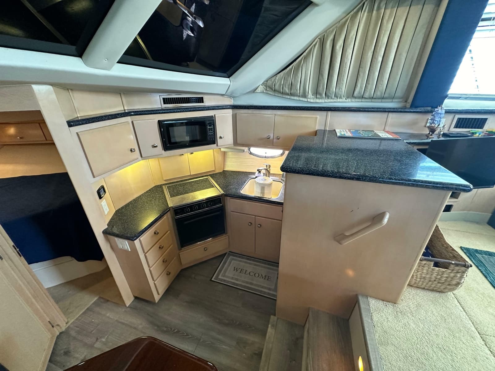 2000 Carver 406 Aft Cabin Motor Yacht