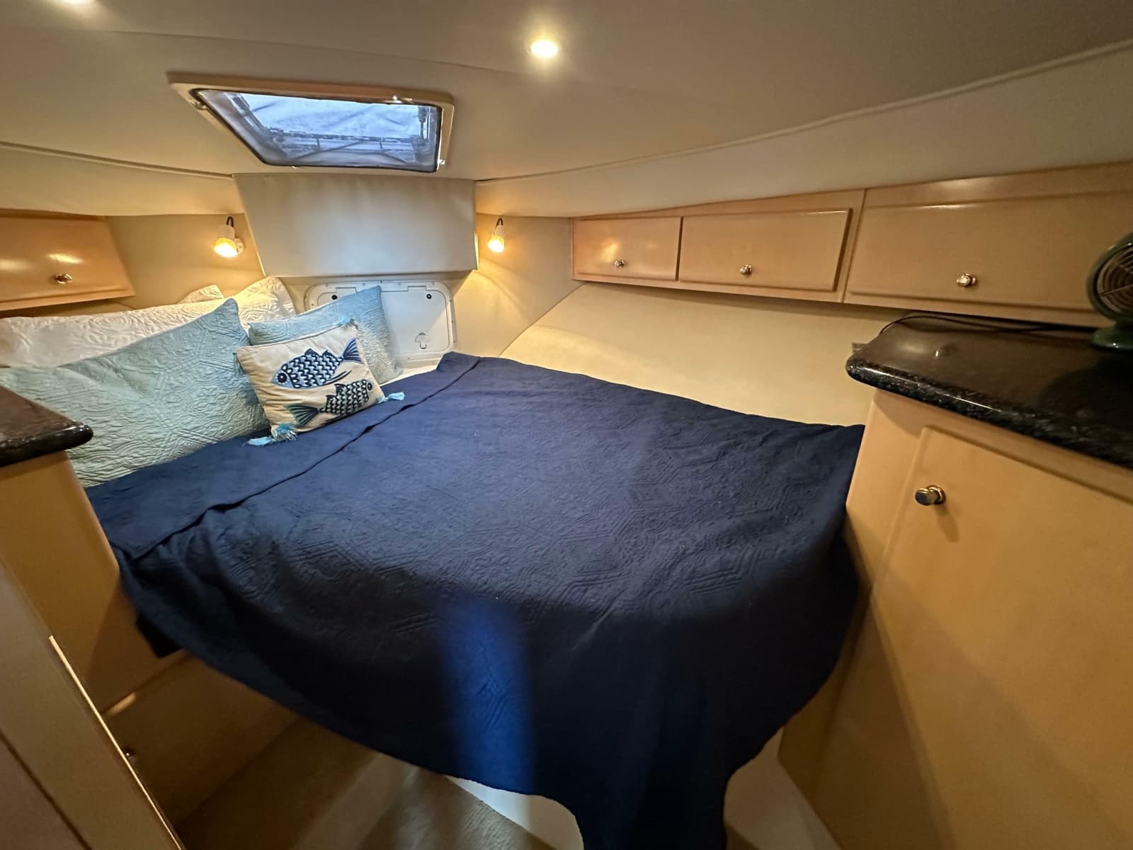 2000 Carver 406 Aft Cabin Motor Yacht