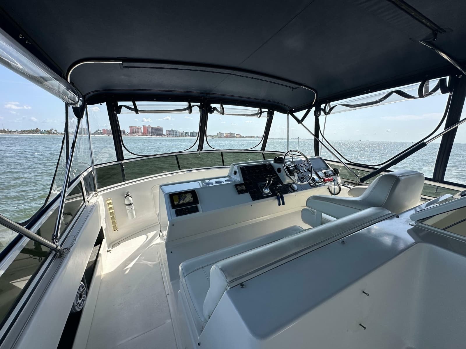 2000 Carver 406 Aft Cabin Motor Yacht