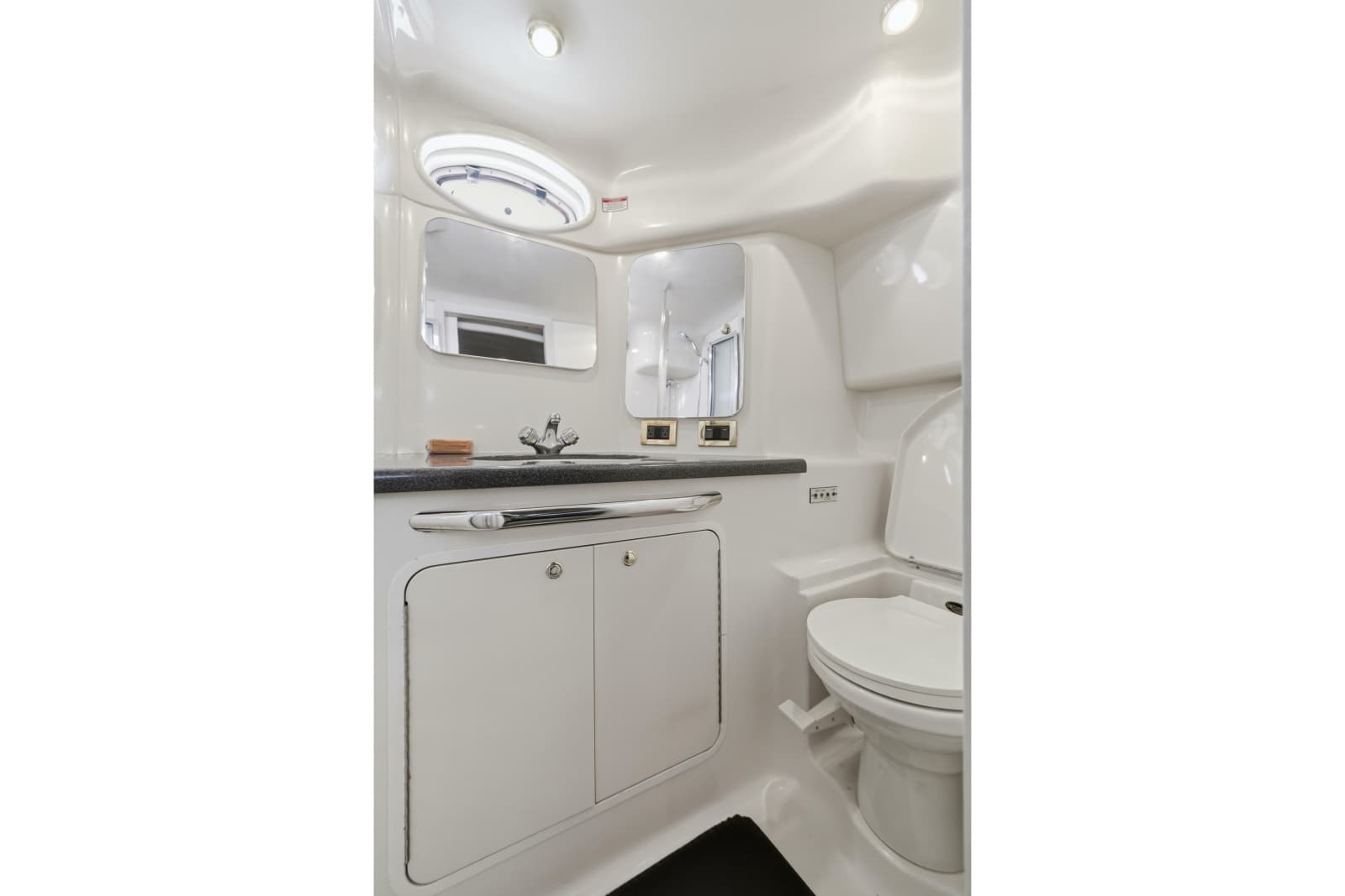 1997 Sea Ray 370 Aft Cabin