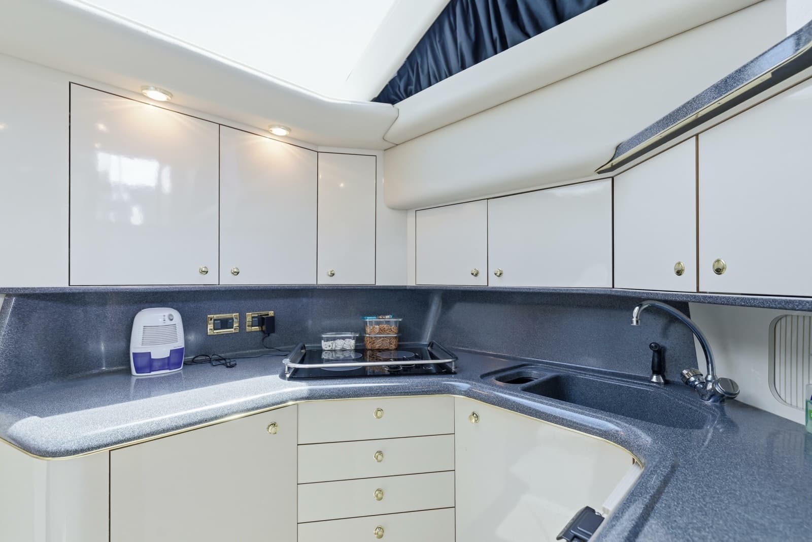 1997 Sea Ray 370 Aft Cabin