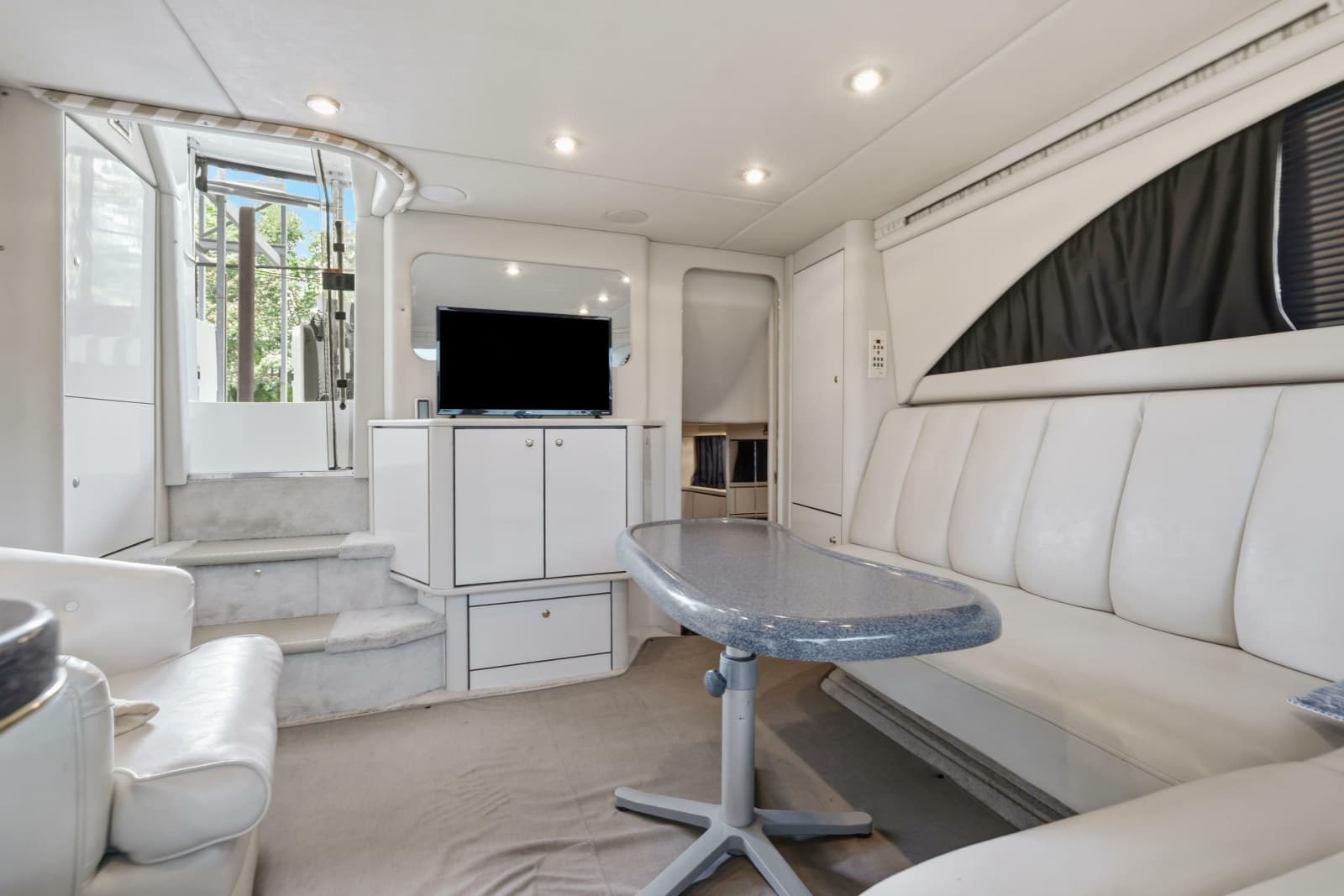 1997 Sea Ray 370 Aft Cabin