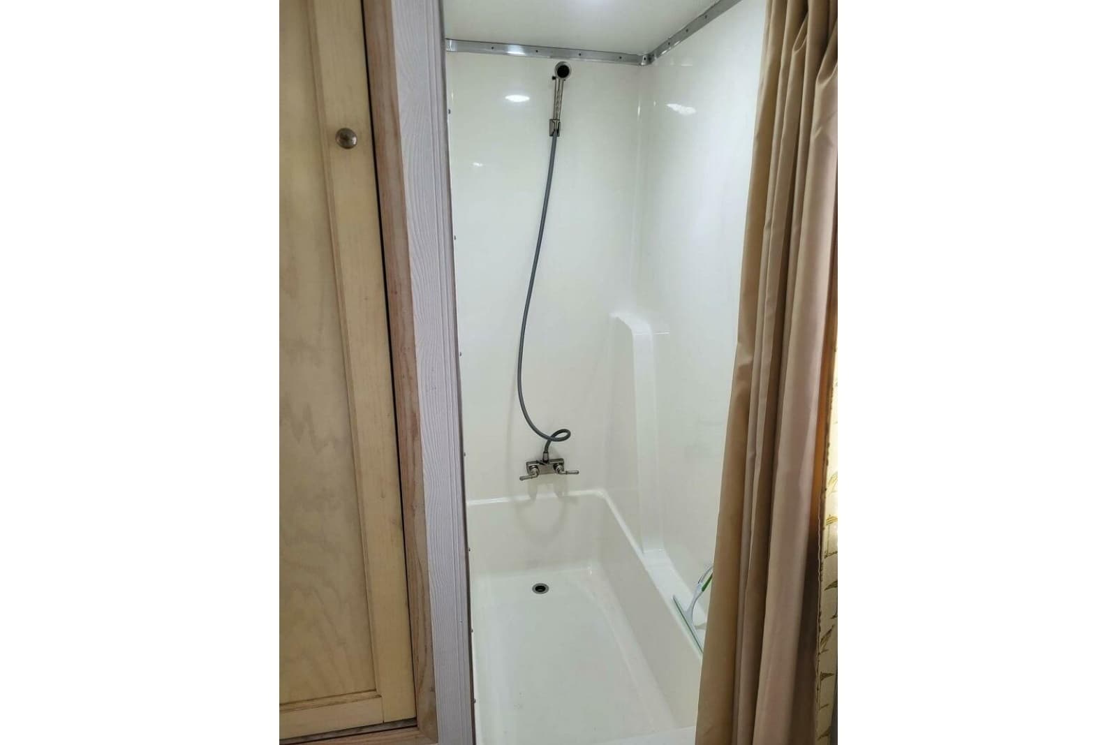 1996 Gibson 50 Cabin Yacht