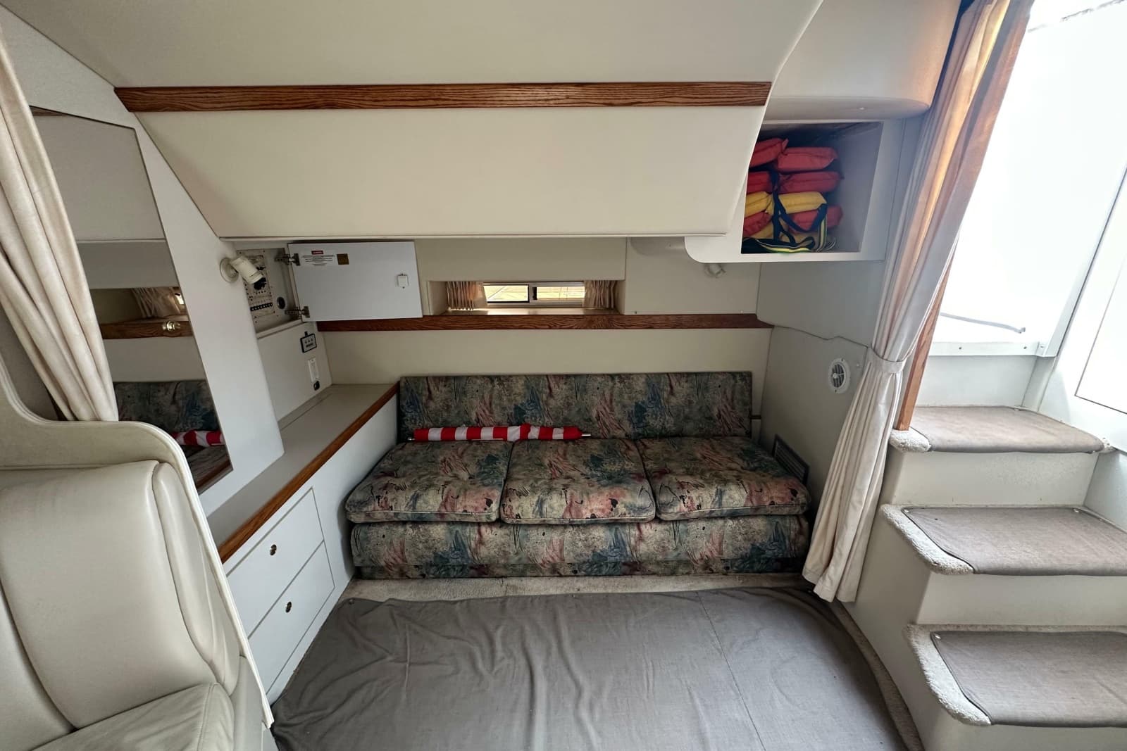 1995 Cruisers Yachts 3575 Esprit