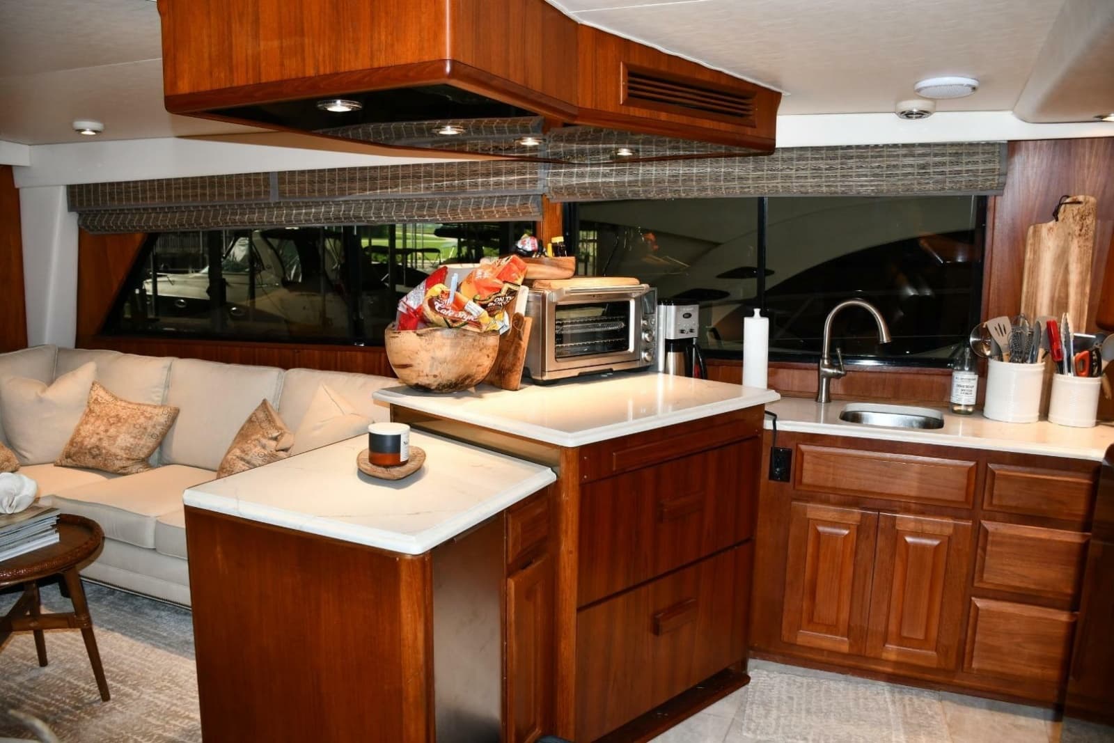 1990 Viking 53 Convertible