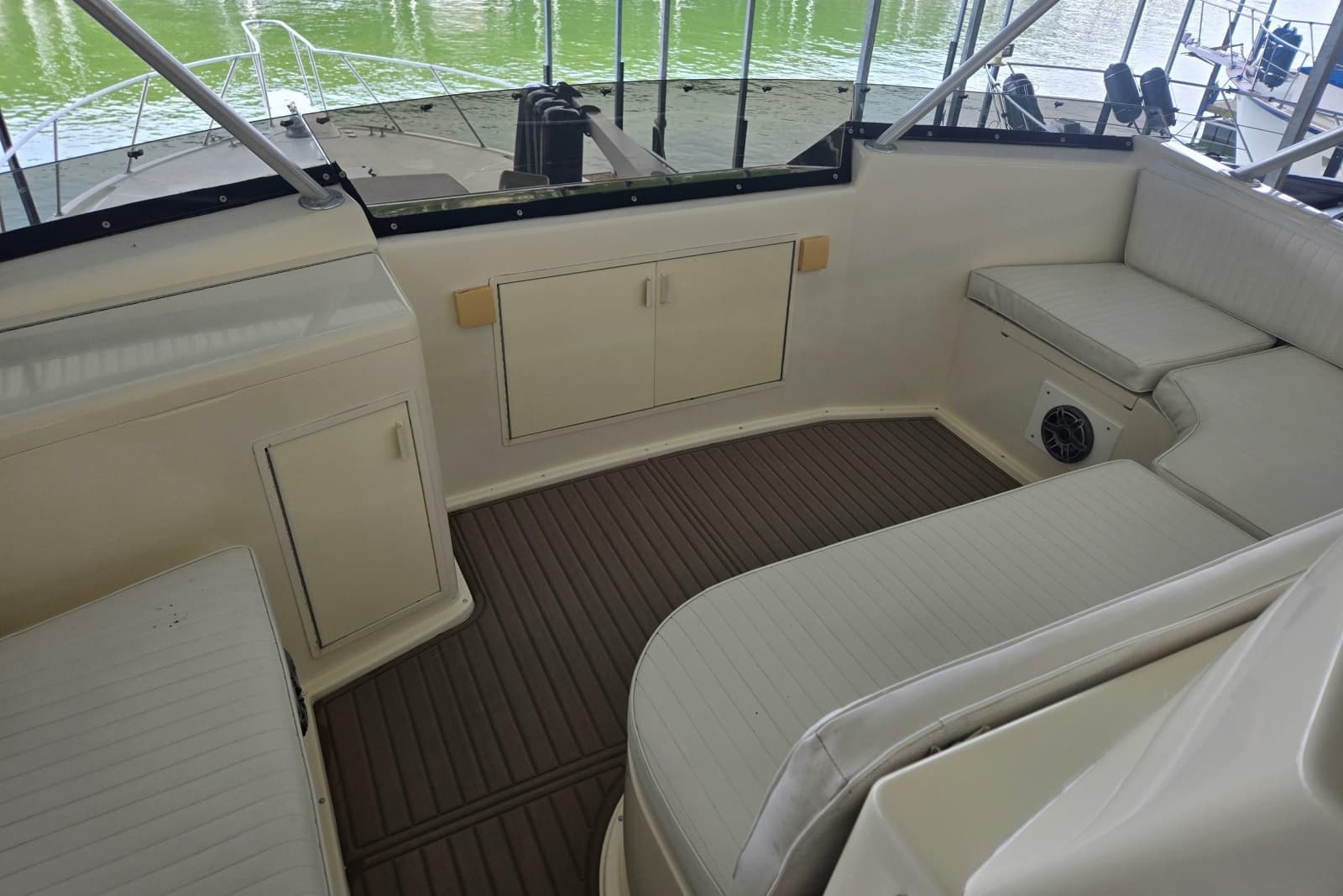 1990 Viking 53 Convertible