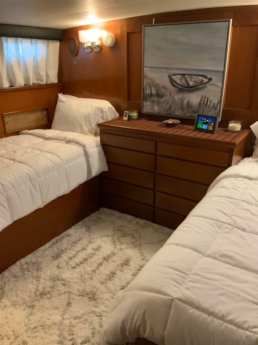 1969 Hatteras 41 Twin Cabin