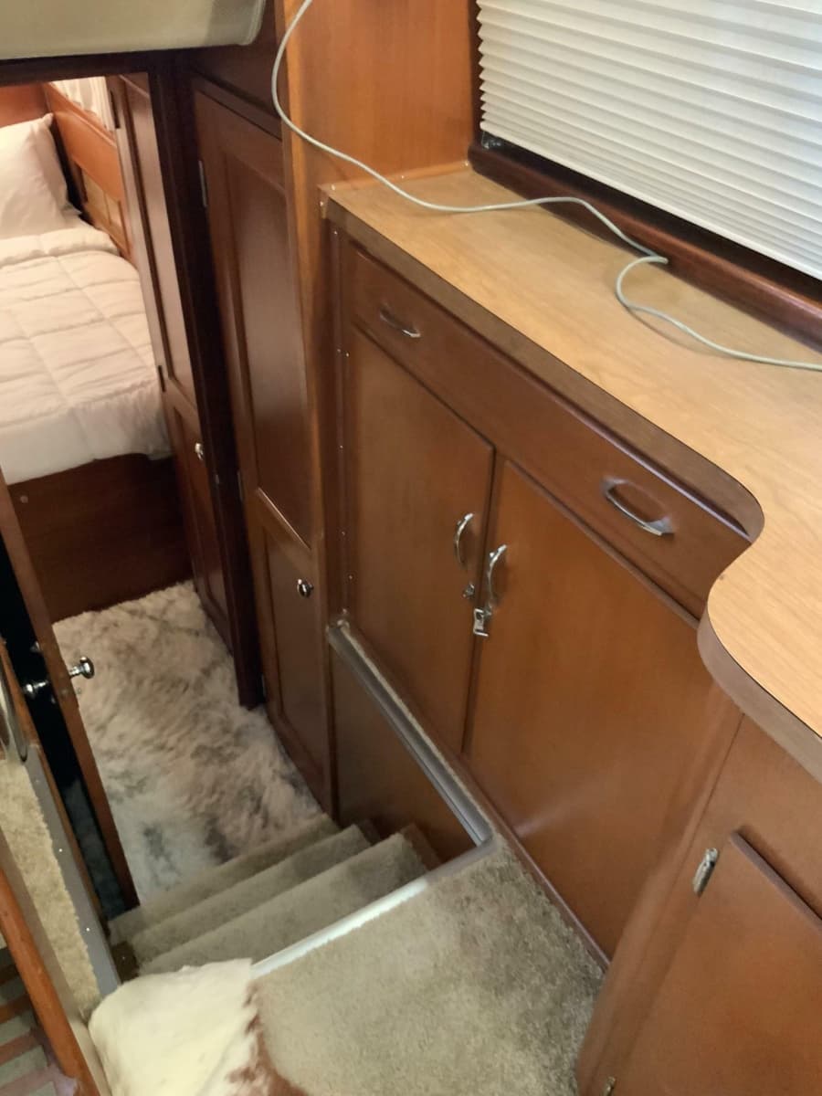 1969 Hatteras 41 Twin Cabin