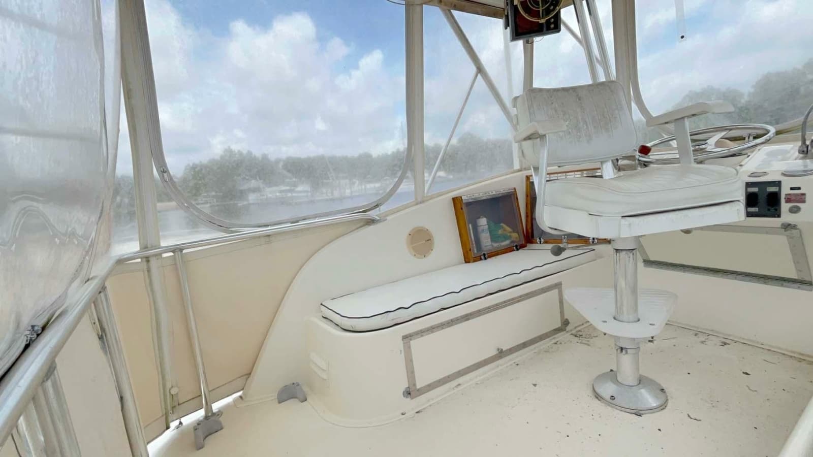 1975 Hatteras 36 Convertible