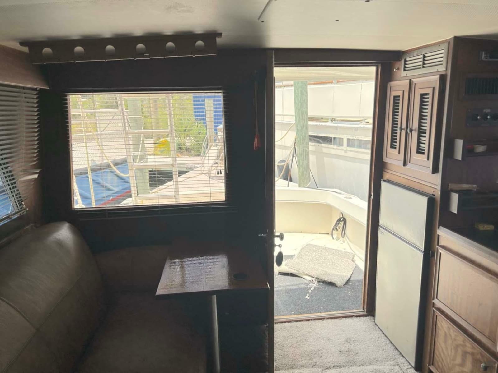 1975 Hatteras 36 Convertible