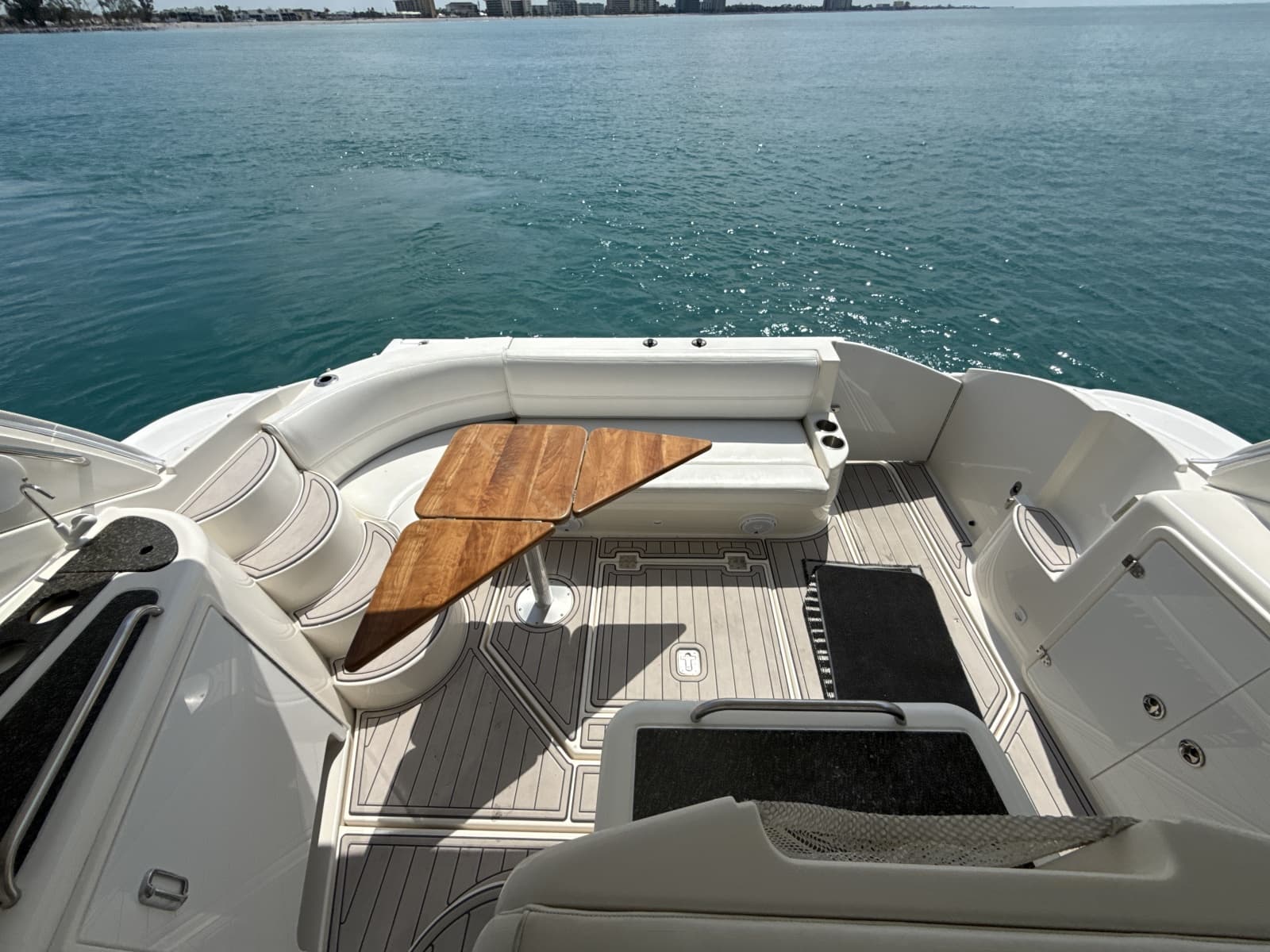 2006 Cruisers Yachts 420 Express