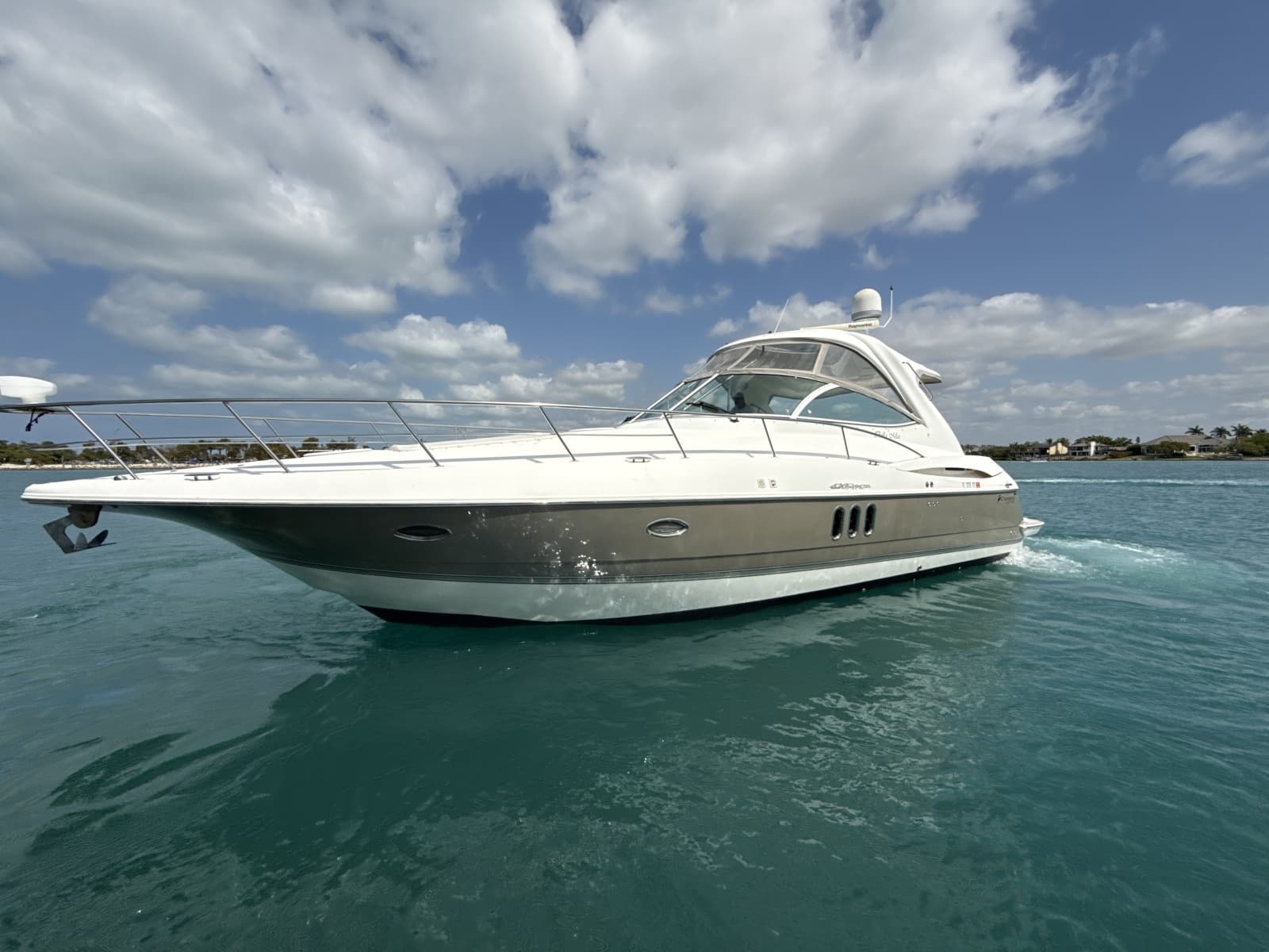 2006 Cruisers Yachts 420 Express