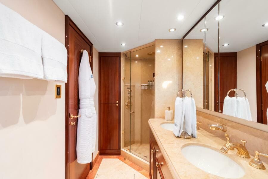 2010 Westport Superyacht