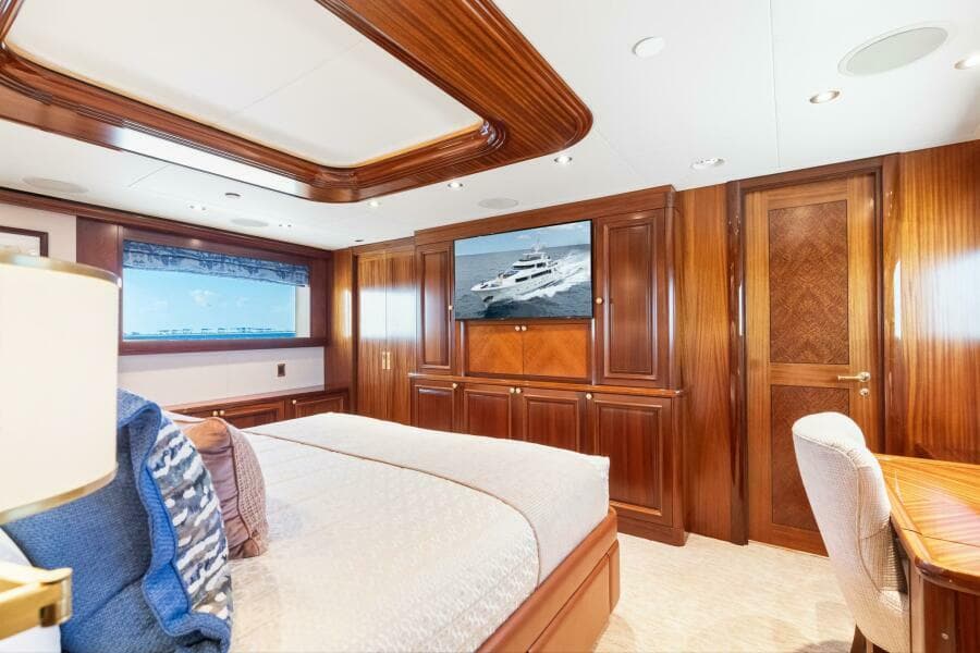 2010 Westport Superyacht