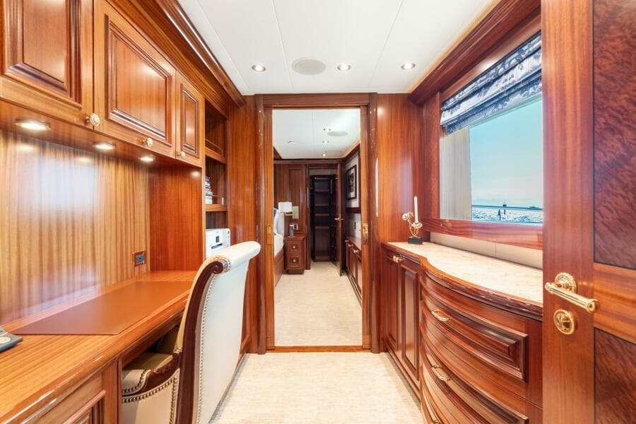 2010 Westport Superyacht