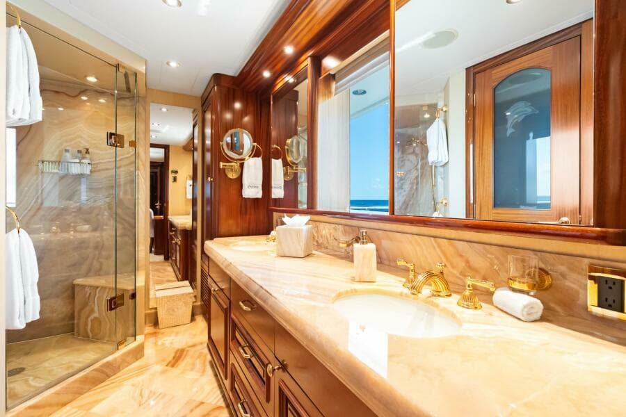 2010 Westport Superyacht