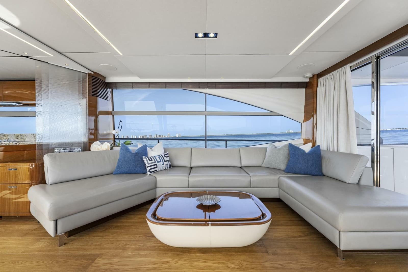 2018 Princess Y75