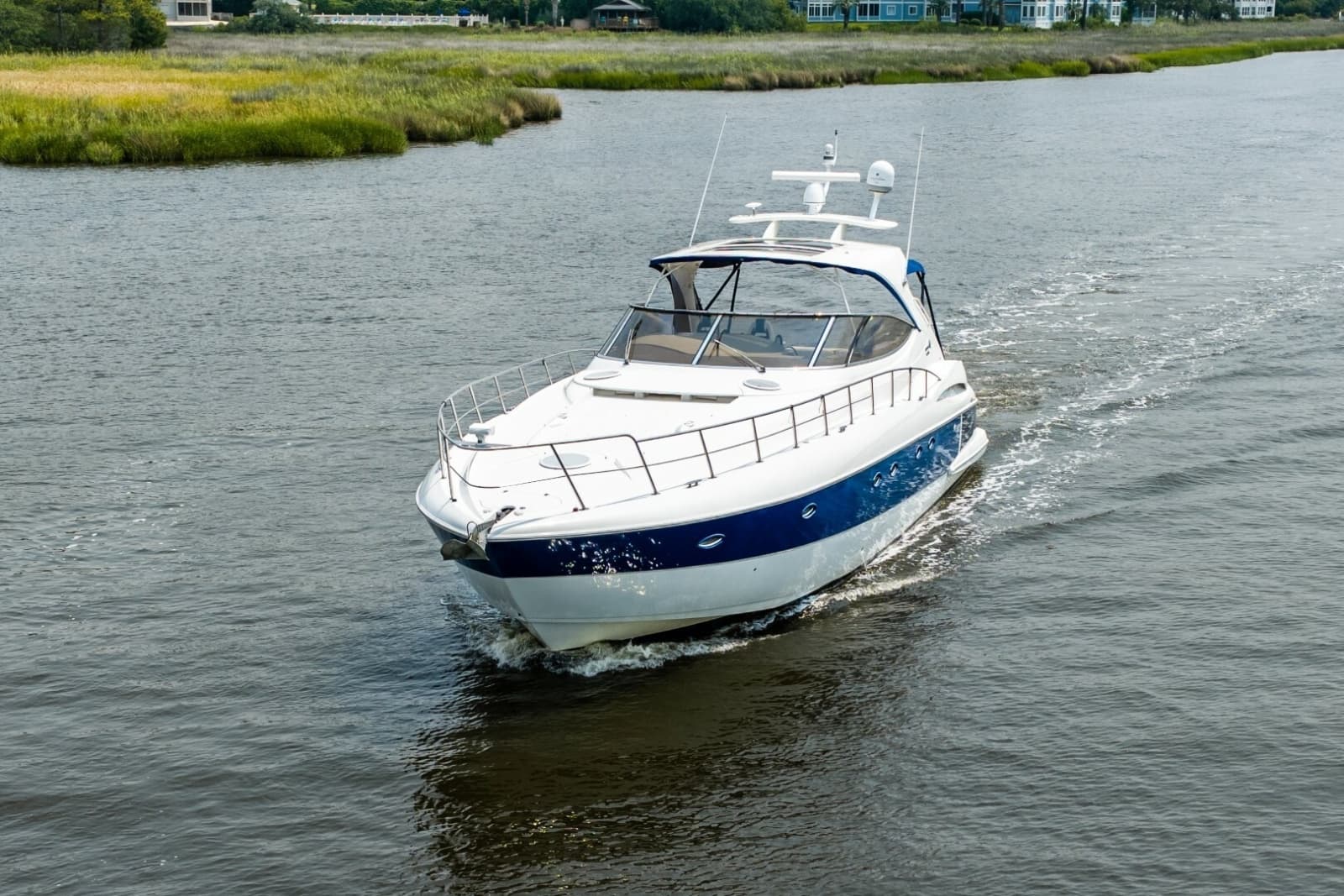 2003 Cruisers Yachts 5470