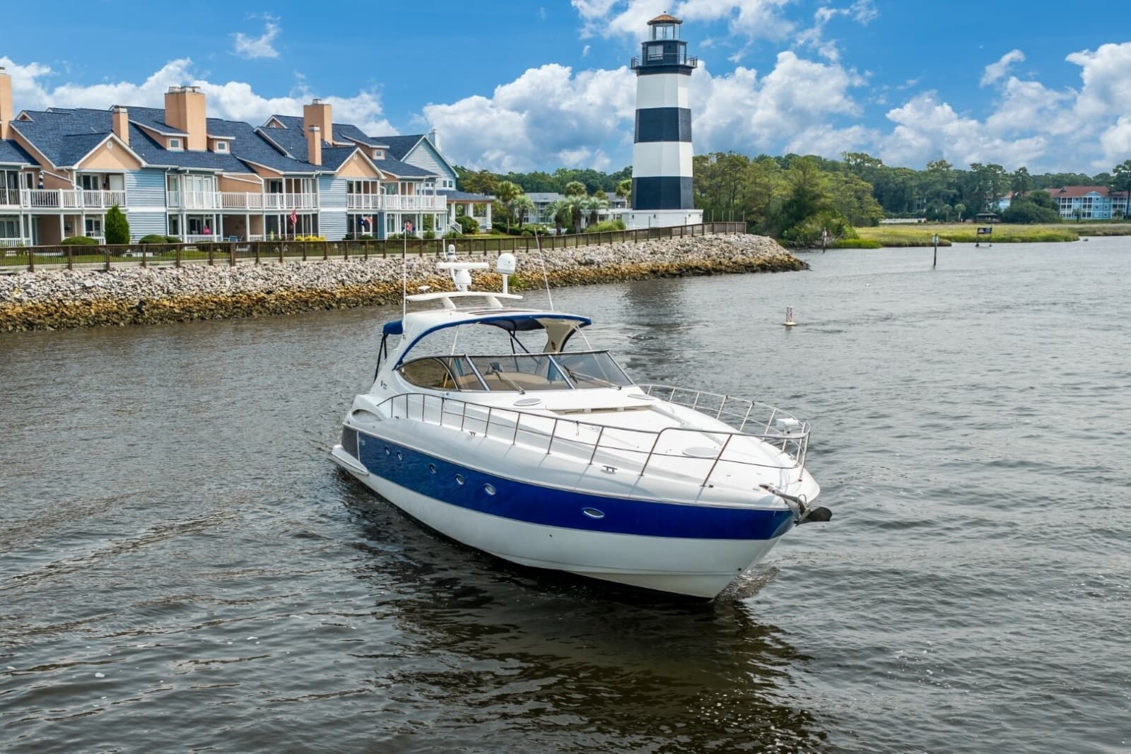2003 Cruisers Yachts 5470