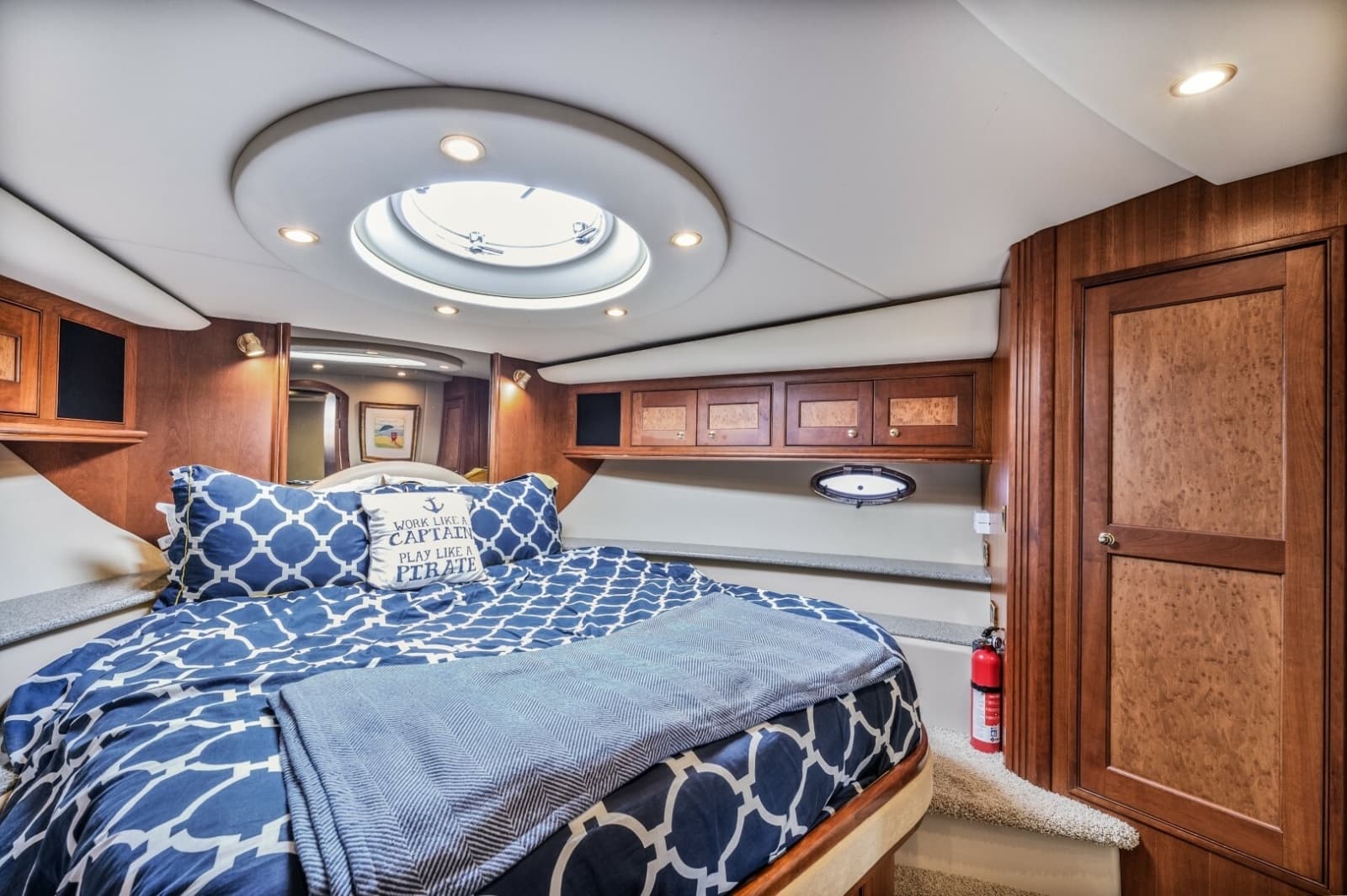 2003 Cruisers Yachts 5470