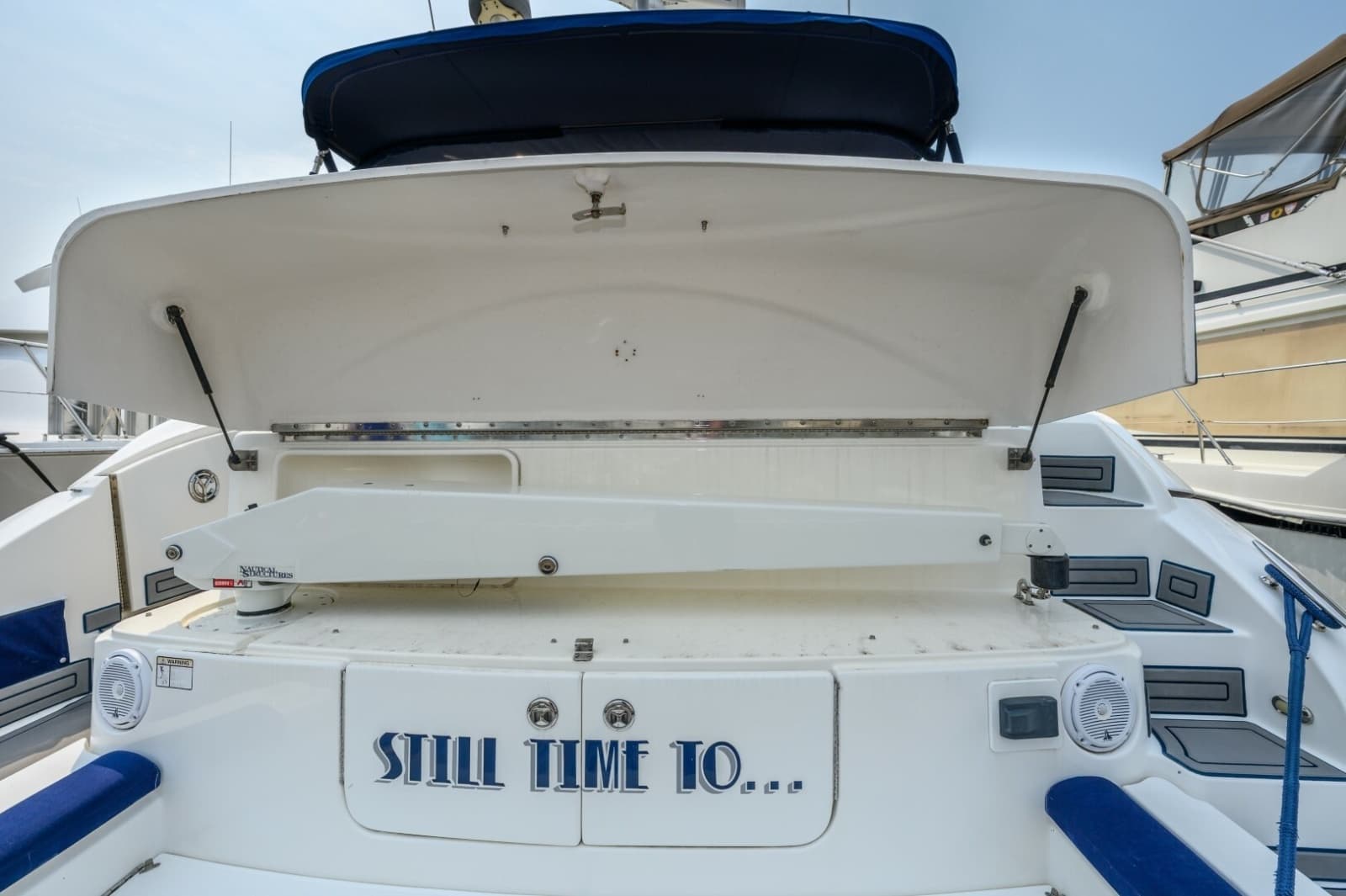 2003 Cruisers Yachts 5470